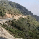 केही दिनदेखिको वर्षासँगैको बाढी पहिराका कारण अवरुद्ध राजमार्ग एकतर्फी सञ्चालनमा