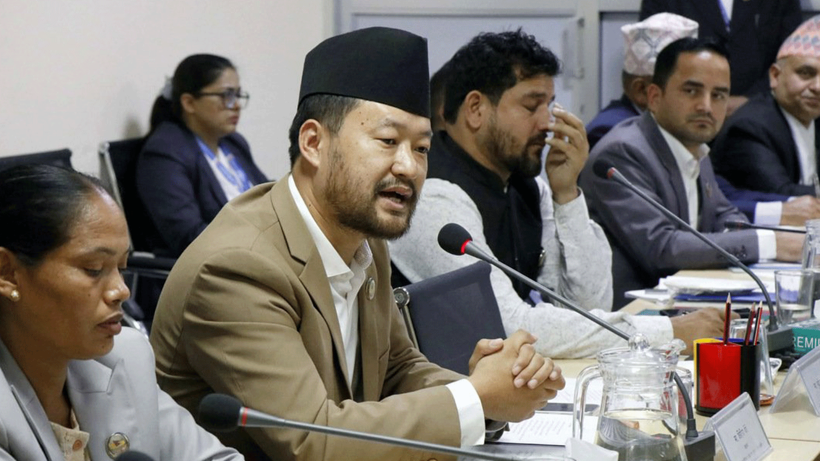 एमआरपी कार्यान्वयन गर्दा  भन्सारमा सामान रोकिएको भन्दै सांसद क्षितिज थेबेले जनाए आपत्ति
