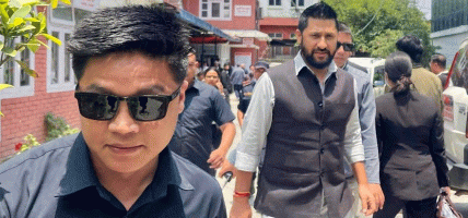 काठमाडौँ जिल्ला अदालतमा तारेख बुझ्न पुगे सभापति रवि लामिछाने