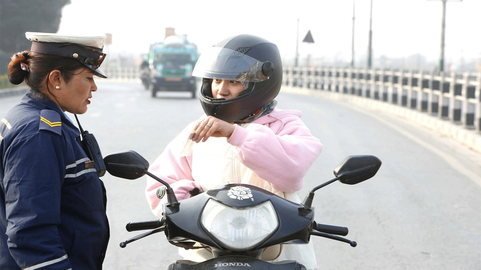 बितेका २४ घण्टामा दुई हजार २१८ सवारी चालक सवारी नियम उल्लङ्घनको कारबाहीमा, छ लाख ४१ हजार राजस्व सङ्कलन
