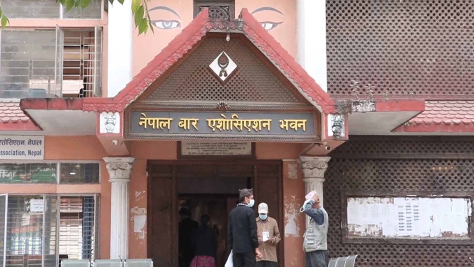 नेपाल बार एसोसिएसनले आज लाल्टिन बालेर प्रदर्शन गर्दै