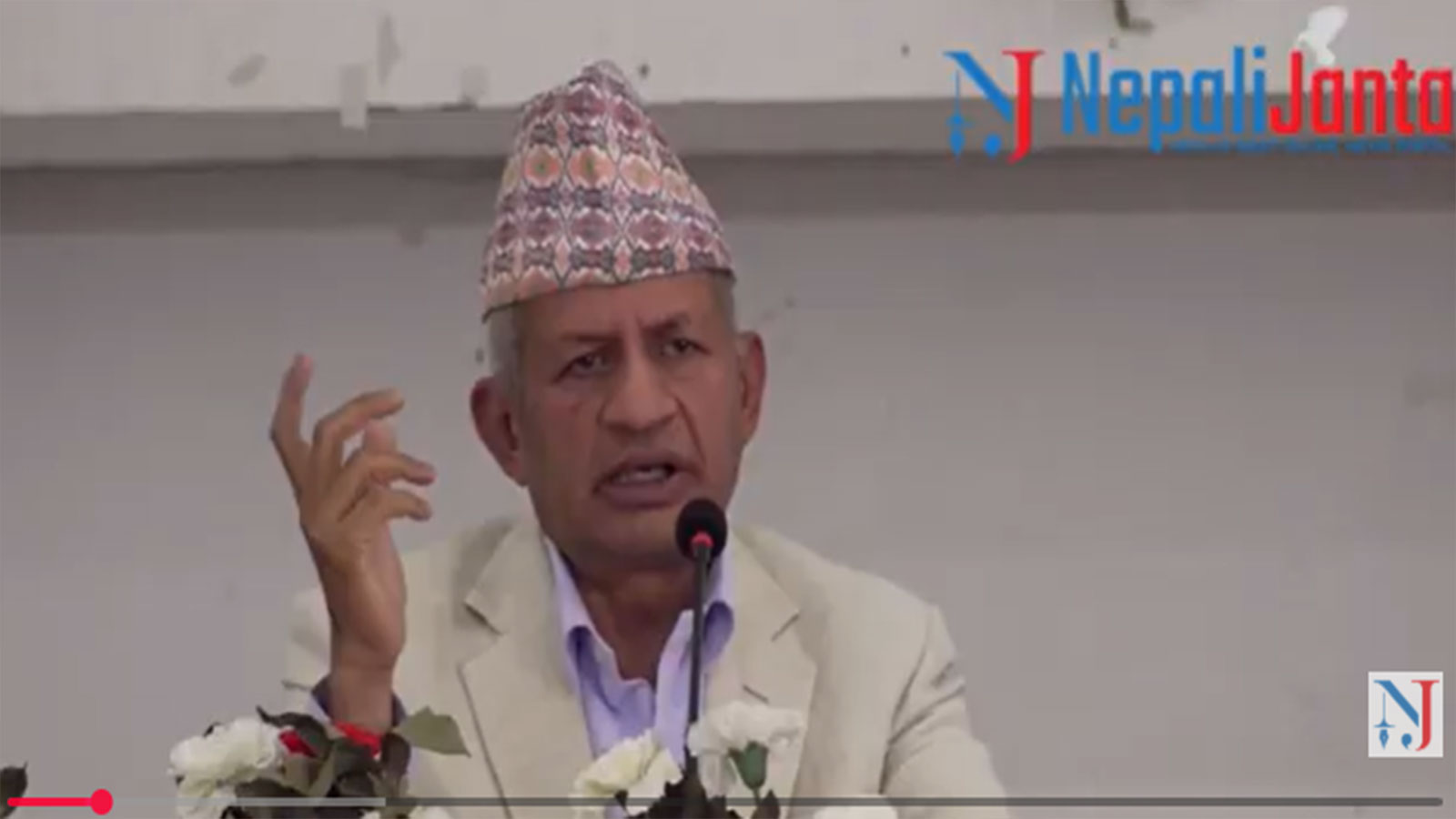 प्रधानमन्त्रीलाई प्रदीप ज्ञवालीको प्रश्नः ‘वागमती किनारमा बगिरहेका आँशुले कसरी नेपाल हाँसिरहेको देखिन्छ ?’