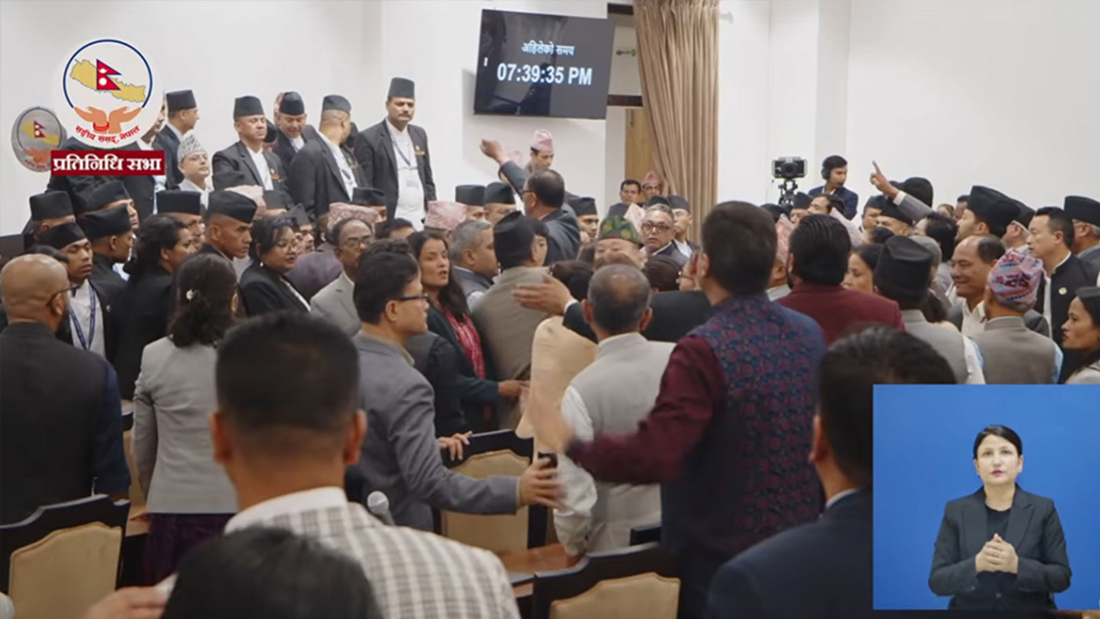 प्रतिनिधि सभामा विपक्षीको रोस्ट्रम घेराउ, बैठक १५ मिनेटका लागि स्थगित