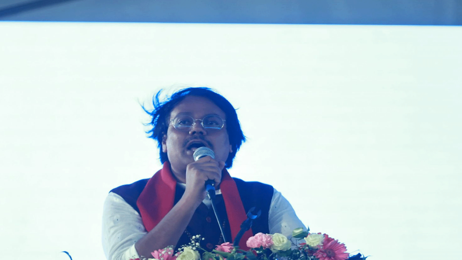 बालेनलाई देवानन्दसँग तुलना गर्दै सिके राउतले भने, ‘प्रतिपक्षीले कालो लुगा लगाउन नदिने माग गर्न सक्छन्’