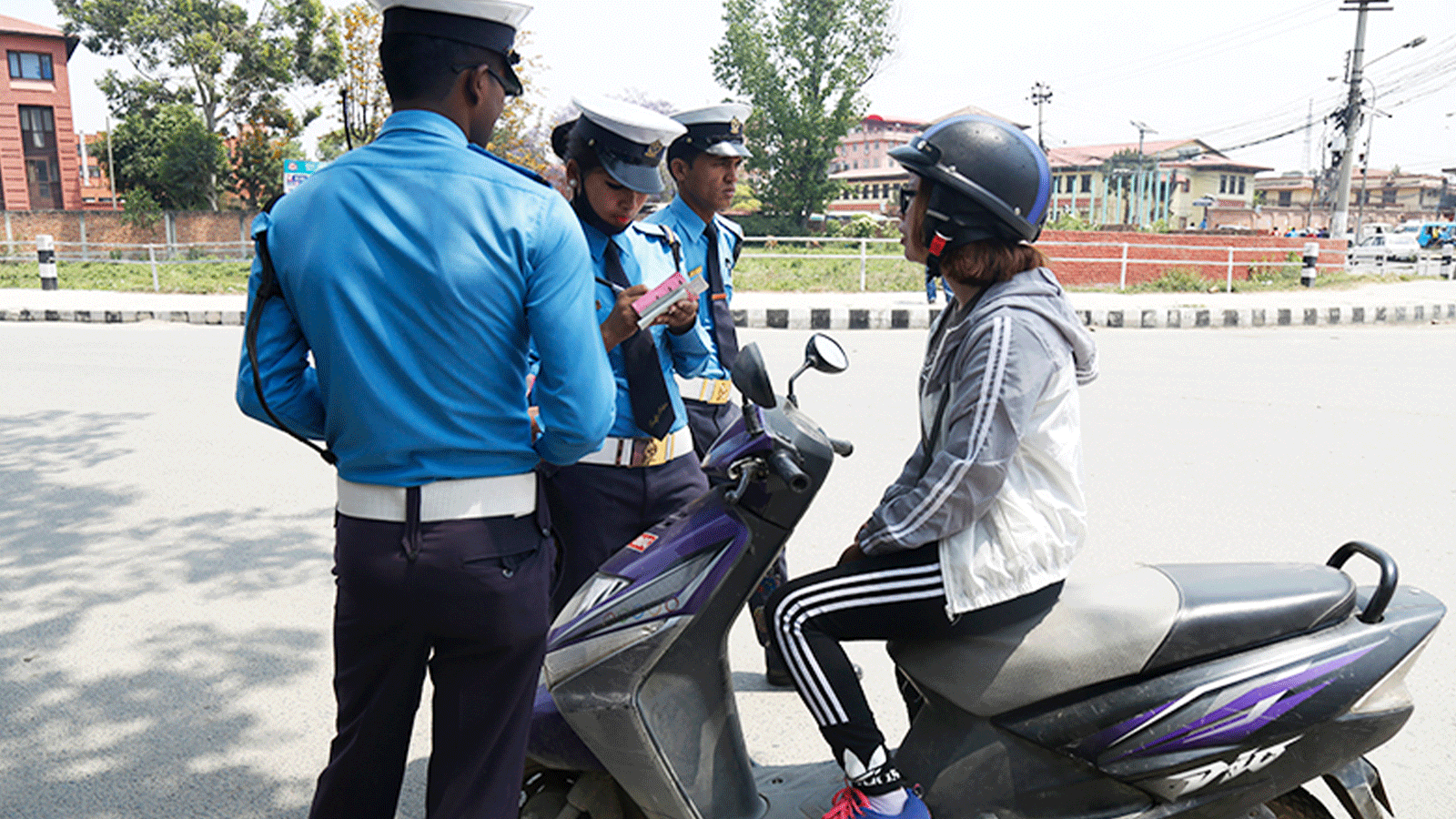 ट्राफिक प्रहरीका अनुसार पछिल्लो २४ घण्टामा नियम उल्लंघन गर्नेबाट एकै दिन साढे १० लाख राजस्व संकलन