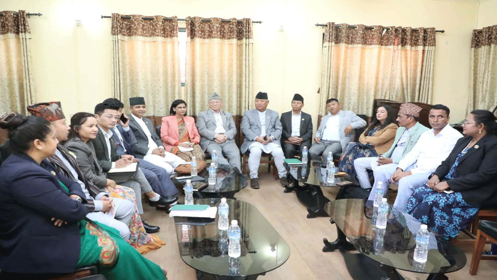 सिंहदरबारस्थित नेपाली कांग्रेसको संसदीय दलको कार्यालयमा विपक्षी दलको बैठक सुरु