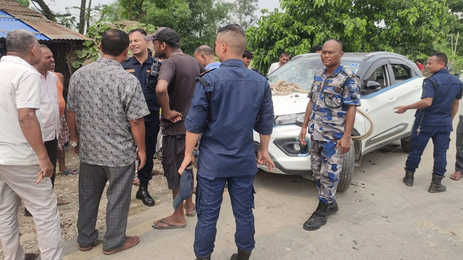 सरुवा भएर हाजिर हुन सिरहा हिँडेका वरिष्ठ सईको सवारी दुर्घटनामा मृत्यु, पत्नी घाइते सरुवा भएर हाजिर हुन सिरहा हिँडेका वरिष्ठ सईको सवारी दुर्घटनामा मृत्यु, पत्नी घाइते