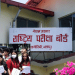 कक्षा १२ को नतिजाको त्रुटि छानबिनको माग गर्दै, राष्ट्रिय परीक्षा बोर्ड अगाडि प्रदर्शन