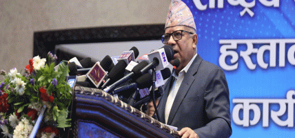 लोकतन्त्र र गणतन्त्र जोगाउन कम्युनिस्टहरूबिच एकता आवश्कयक : माधव नेपाल