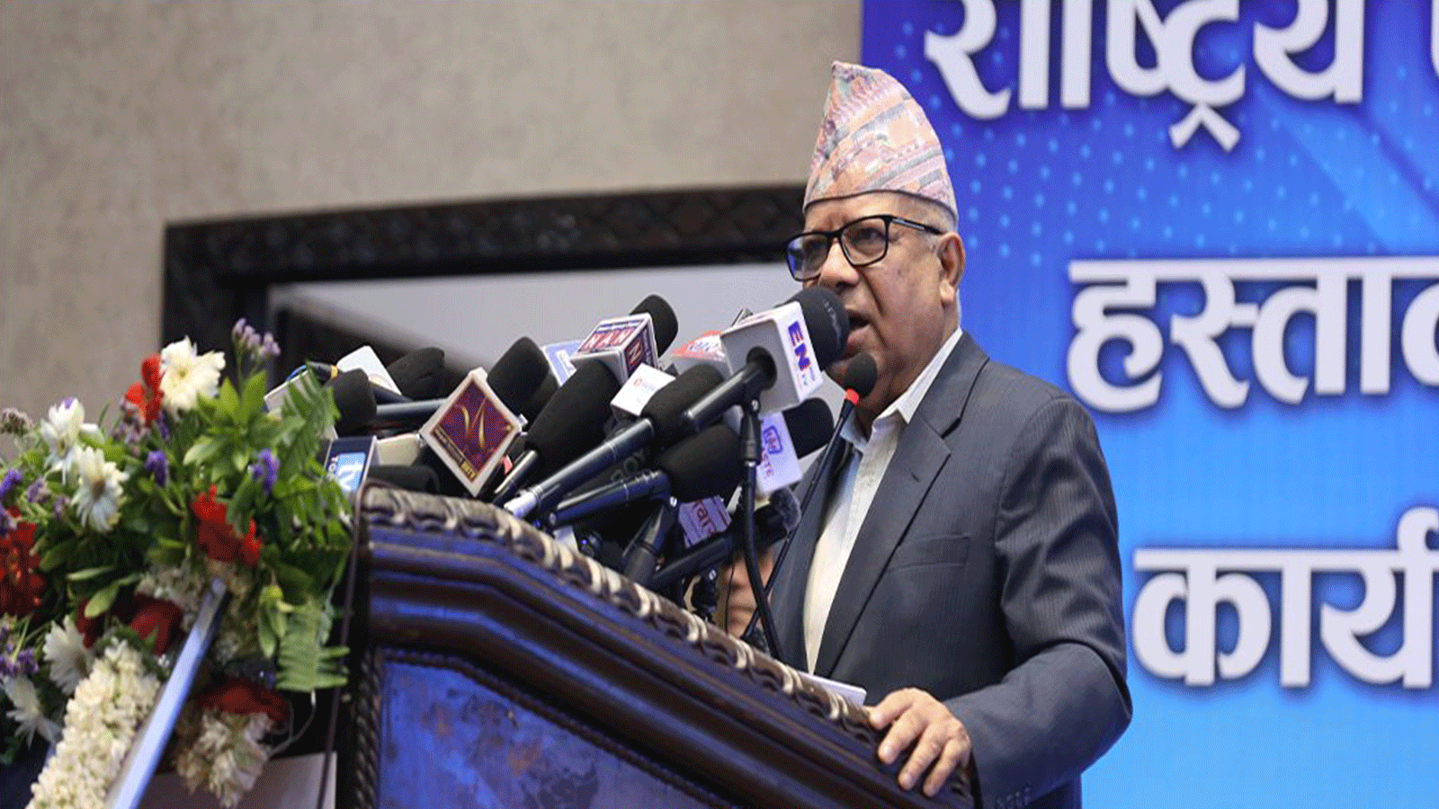 लोकतन्त्र र गणतन्त्र जोगाउन कम्युनिस्टहरूबिच एकता आवश्कयक : माधव नेपाल