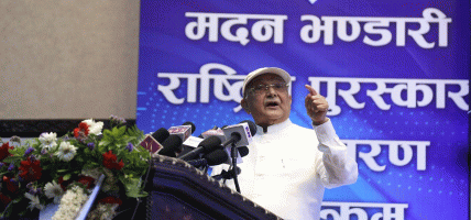 प्रतिगमन गरेर हैरान छ, लोकतान्त्रिक र वामपन्थी मिलेर पराजित गर्नुपर्छ : केपी ओली