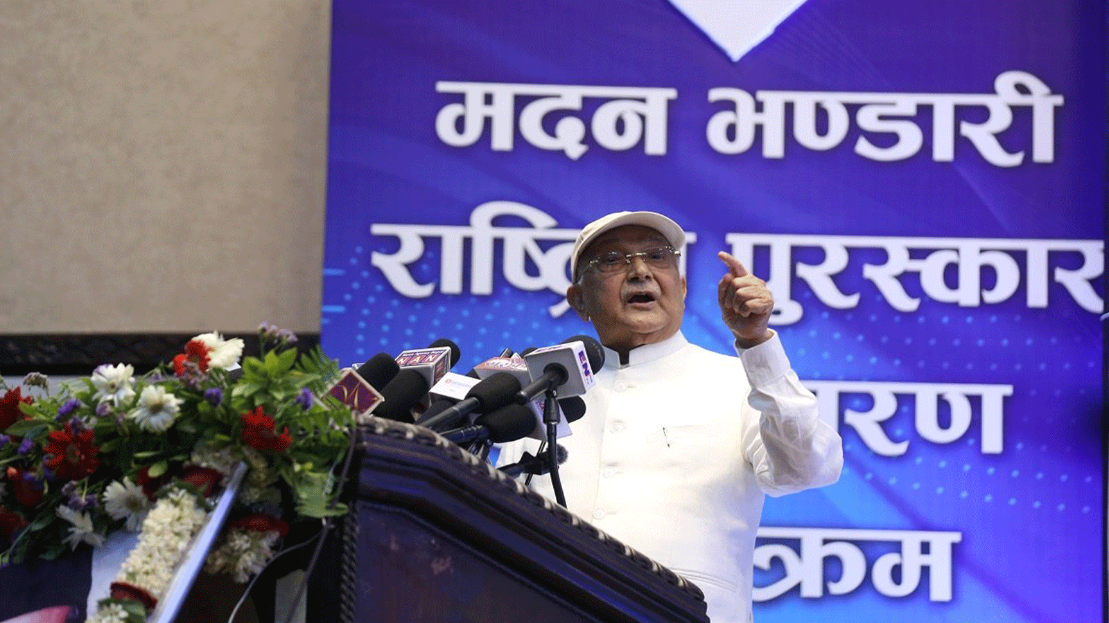 प्रतिगमन गरेर हैरान छ, लोकतान्त्रिक र वामपन्थी मिलेर पराजित गर्नुपर्छ : केपी ओली