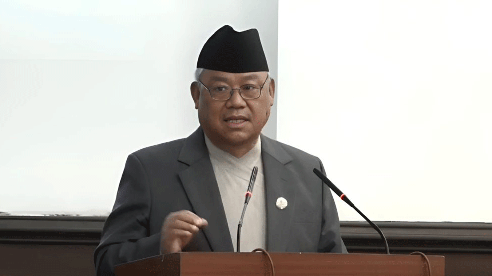 शासकीय स्वरूपमाथि प्रश्न उठाउनु राजनीतिक अपरिपक्वता : भीष्मराज आङदेम्बे