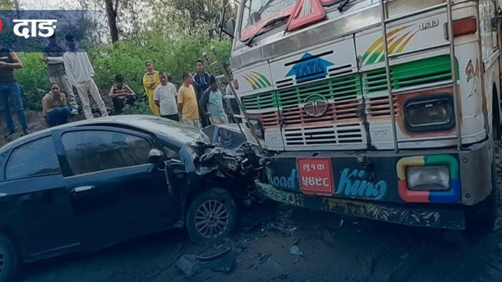 दाङमा दूध बोकेको ट्याङ्कर र कार एक आपसमा ठोक्किँदा ५ जना घाइते