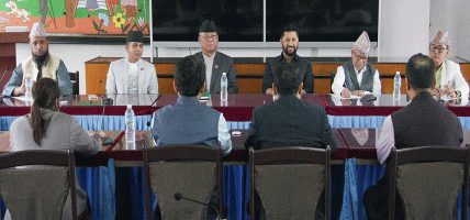 सदनको अवरोध हटाउन विपक्षी दलका नेताहरूसँग छलफलमा रवि लामिछाने