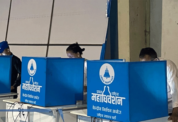 प्रतिनिधिहरुवीच व्यापक असन्तुष्टिवीच रास्वपाको मतदान जारी