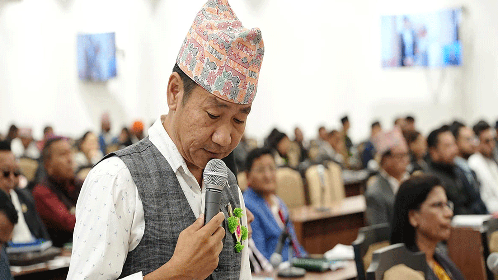 हर्कको प्रश्न- प्रधानमन्त्री, मन्त्रीहरूविरुद्ध सामाजिक सञ्जालमा लेख्दाबोल्दा थुनिहाल्नुपर्ने हो ?