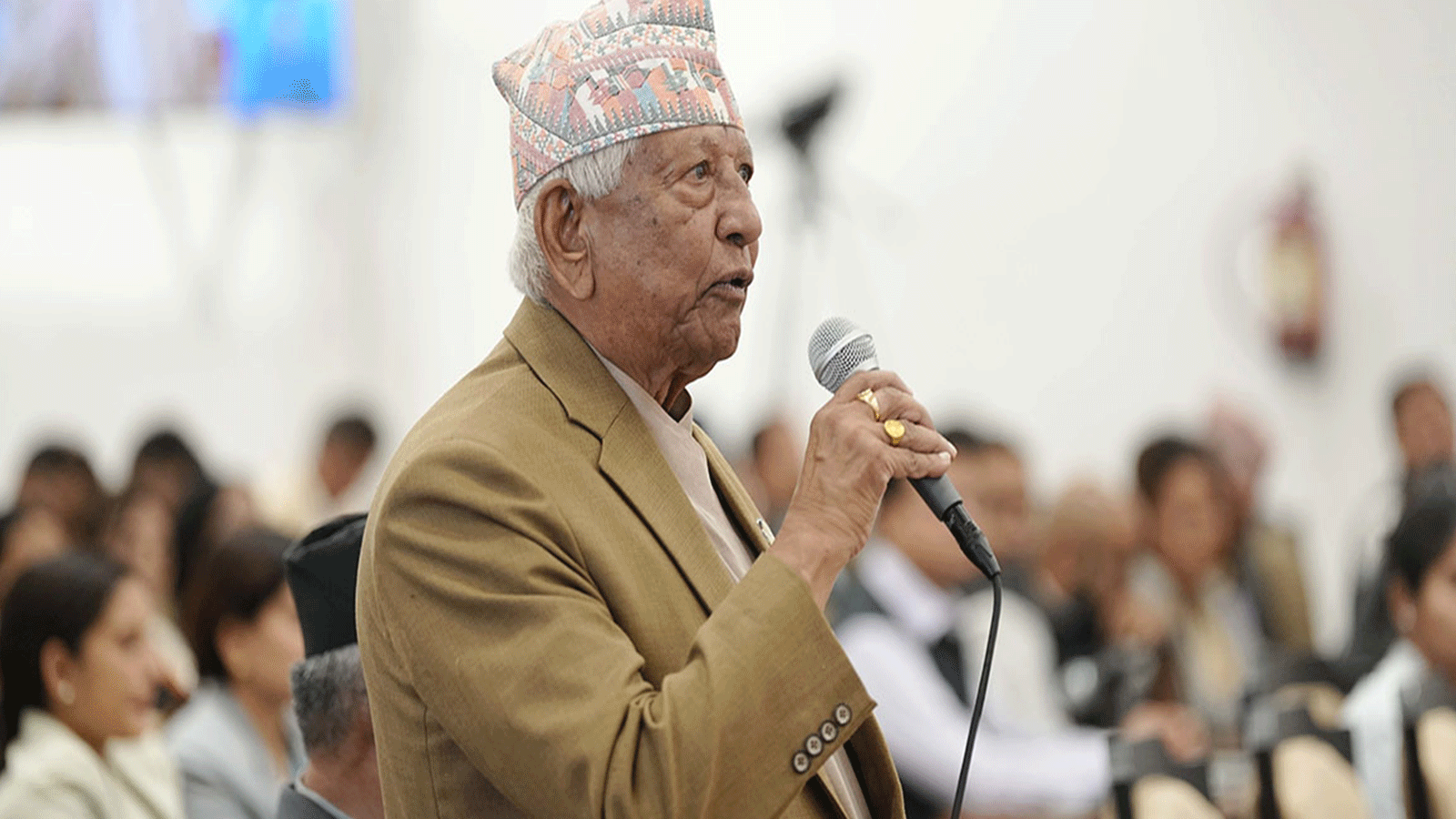 प्रधानमन्त्रीलाई सांसद केसीको प्रश्न– सदनलाई उपेक्षा गरेर फेसबुक स्टाटसबाटै चल्ने हो ?
