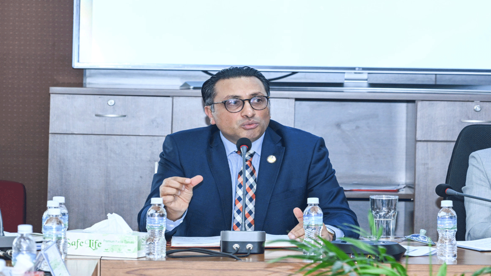 प्रधानमन्त्री र मन्त्रीहरू पार्टी नेतृत्वप्रति जवाफदेही हुनुपर्छः अर्थमन्त्री वाग्ले प्रधानमन्त्री र मन्त्रीहरू पार्टी नेतृत्वप्रति जवाफदेही हुनुपर्छः अर्थमन्त्री वाग्ले