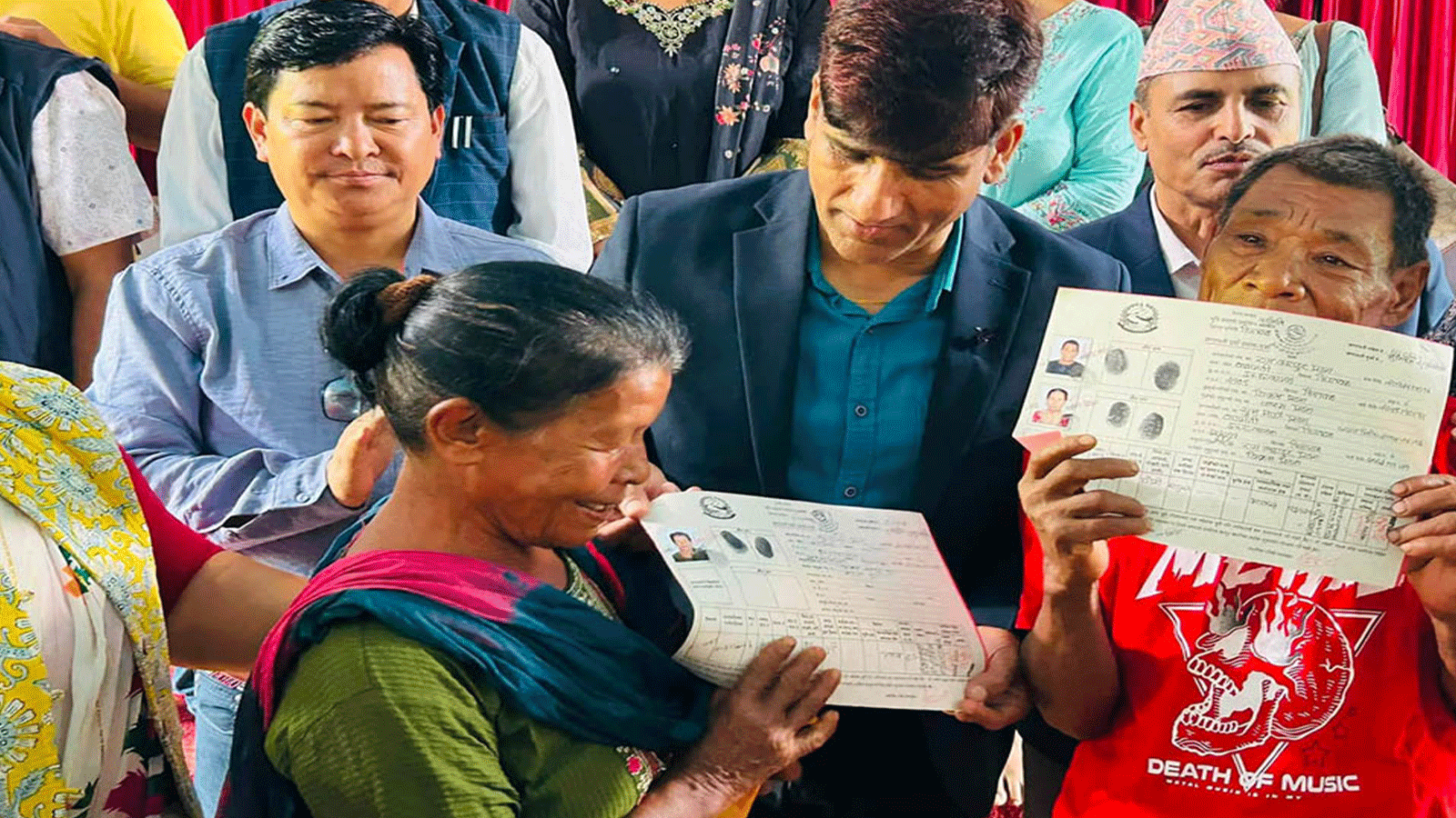 चितवनको इच्छाकामनामा लालपुर्जा वितरण, ३४ परिवार बने जग्गाधनी