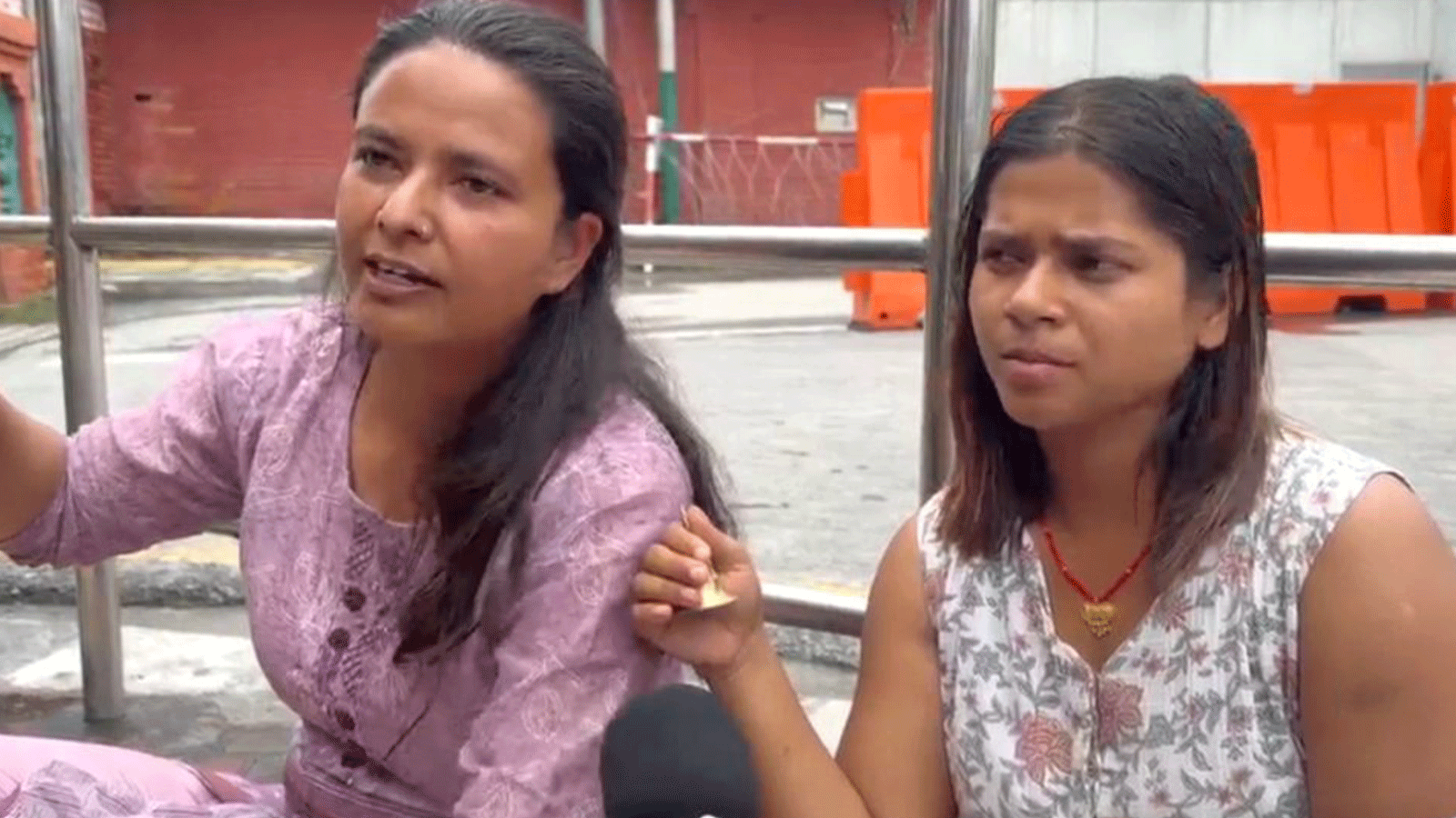 हिरासतमा रहेका निहारिका राजपुत र बिनु यादवलाई हाजिरी जमानीमा छाडियो हिरासतमा रहेका निहारिका राजपुत र बिनु यादवलाई हाजिरी जमानीमा छाडियो
