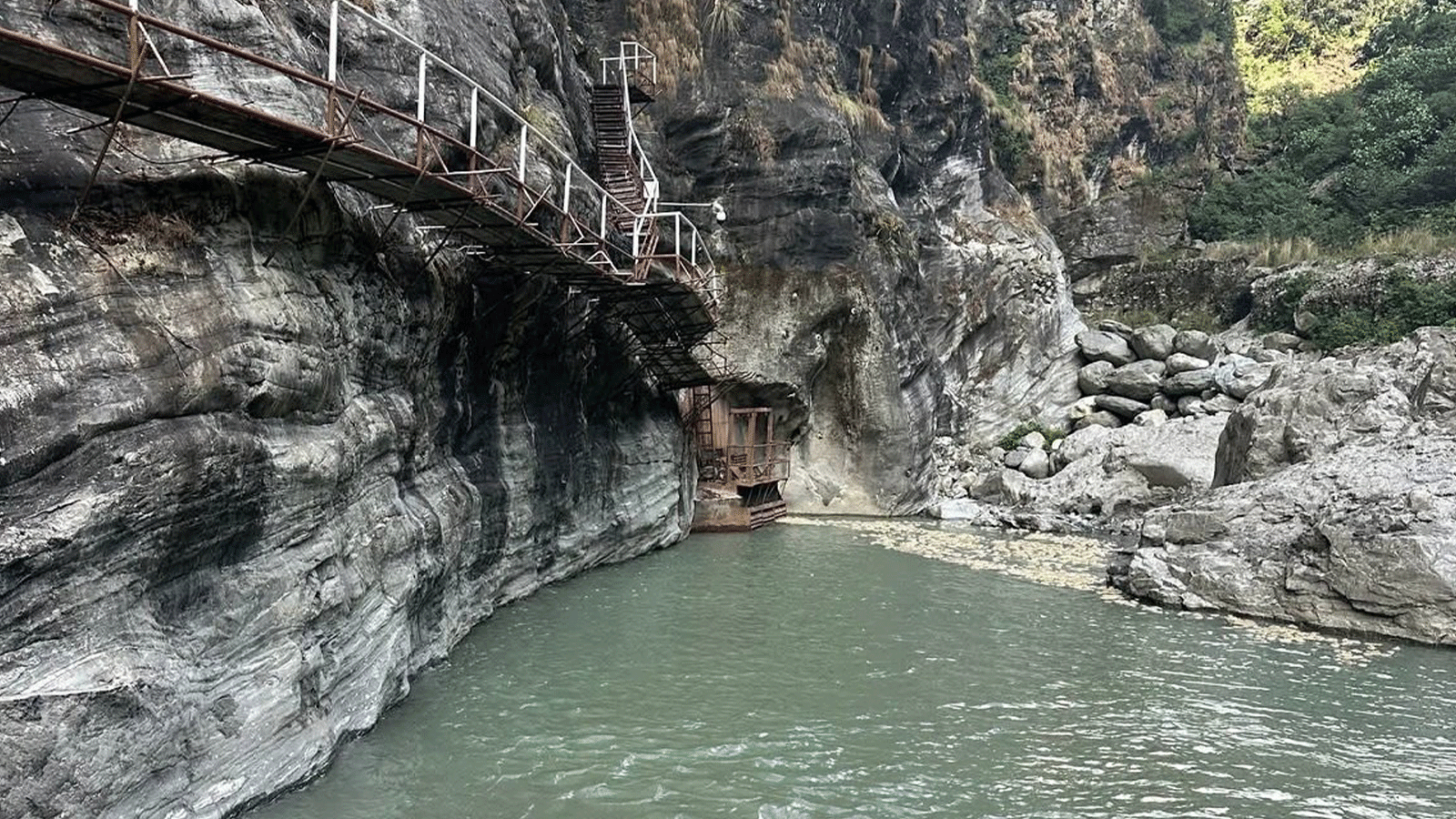 मेलम्चीको मुहानमा बाढी पस्याे, उपत्यकामा आपूर्ति भइरहेको पानी आजदेखि अस्थायी रूपमा बन्द
