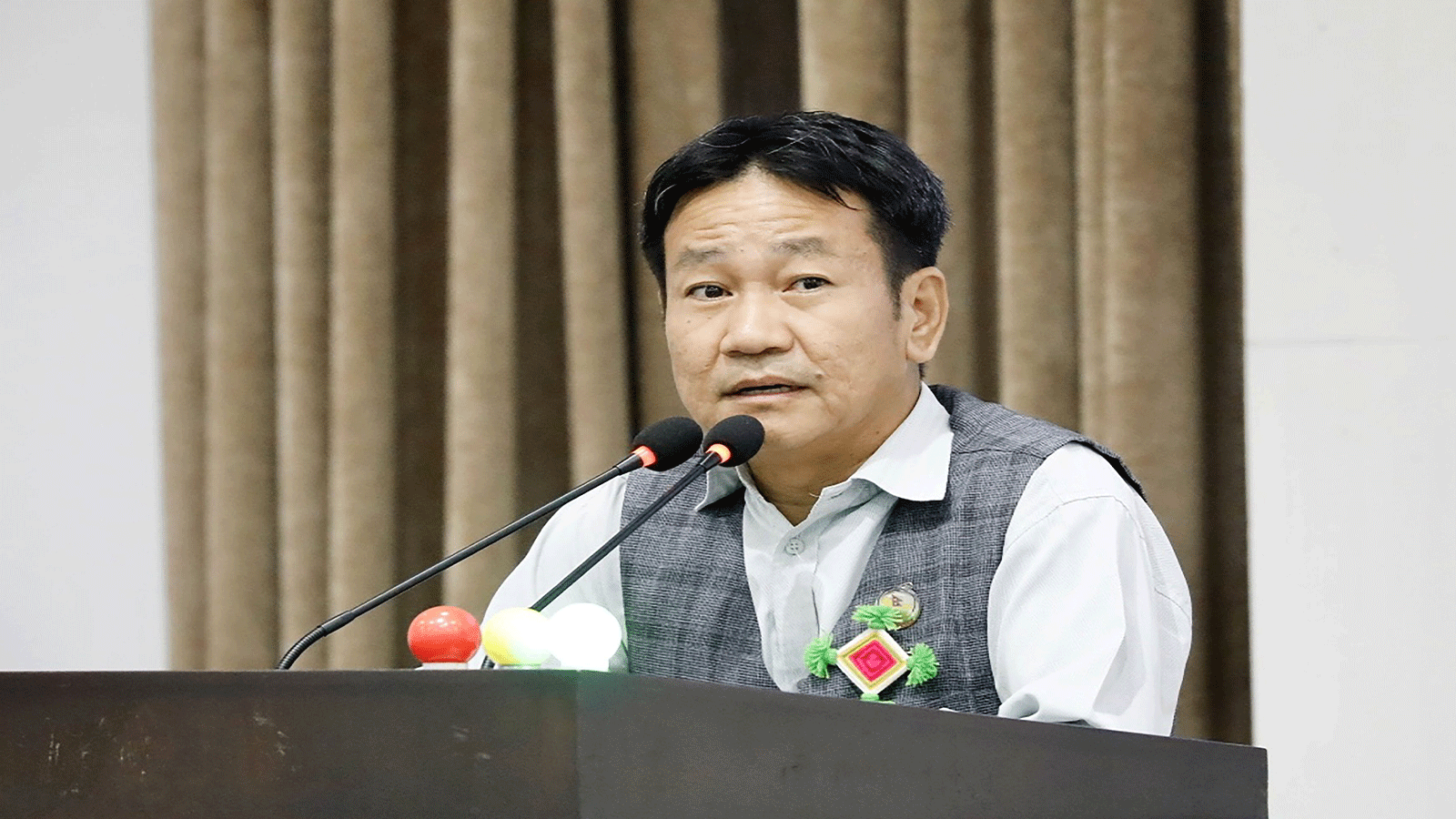 संविधानका आधारभूत संरचनालाई यथावत राख्नुपर्छ : हर्क साम्पाङ संविधानका आधारभूत संरचनालाई यथावत राख्नुपर्छ : हर्क साम्पाङ