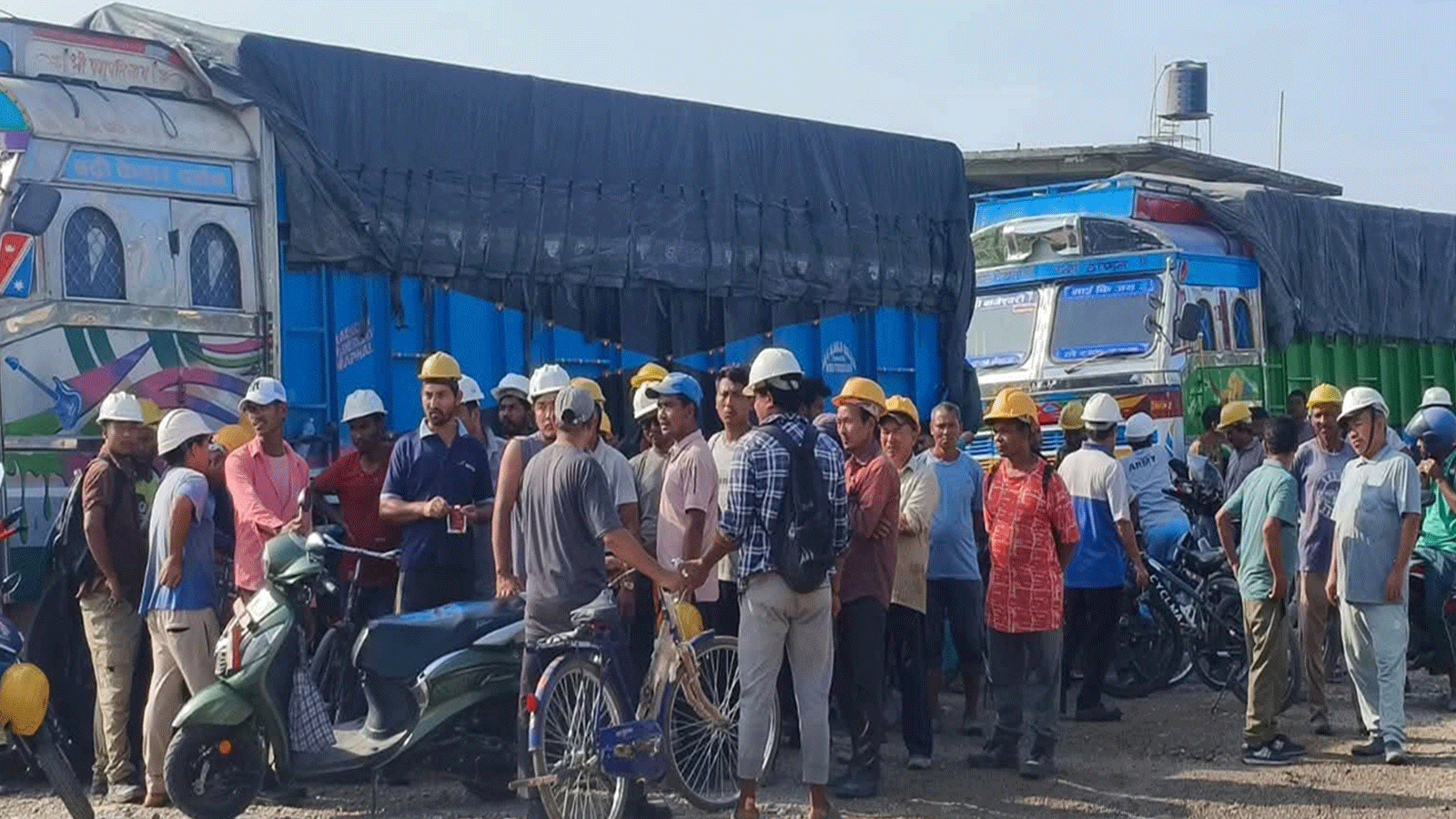 समान तलब वृद्धि र बढुवाको माग गर्दै, सम्राट सिमेन्टका कर्मचारी आन्दोलित, उद्योगमा तालाबन्दी