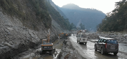वर्षाका कारण सम्भावित जोखिम : बीपी राजमार्गमा तत्कालका लागि सवारी साधन ‘होल्ड’ वर्षाका कारण सम्भावित जोखिम : बीपी राजमार्गमा तत्कालका लागि सवारी साधन ‘होल्ड’