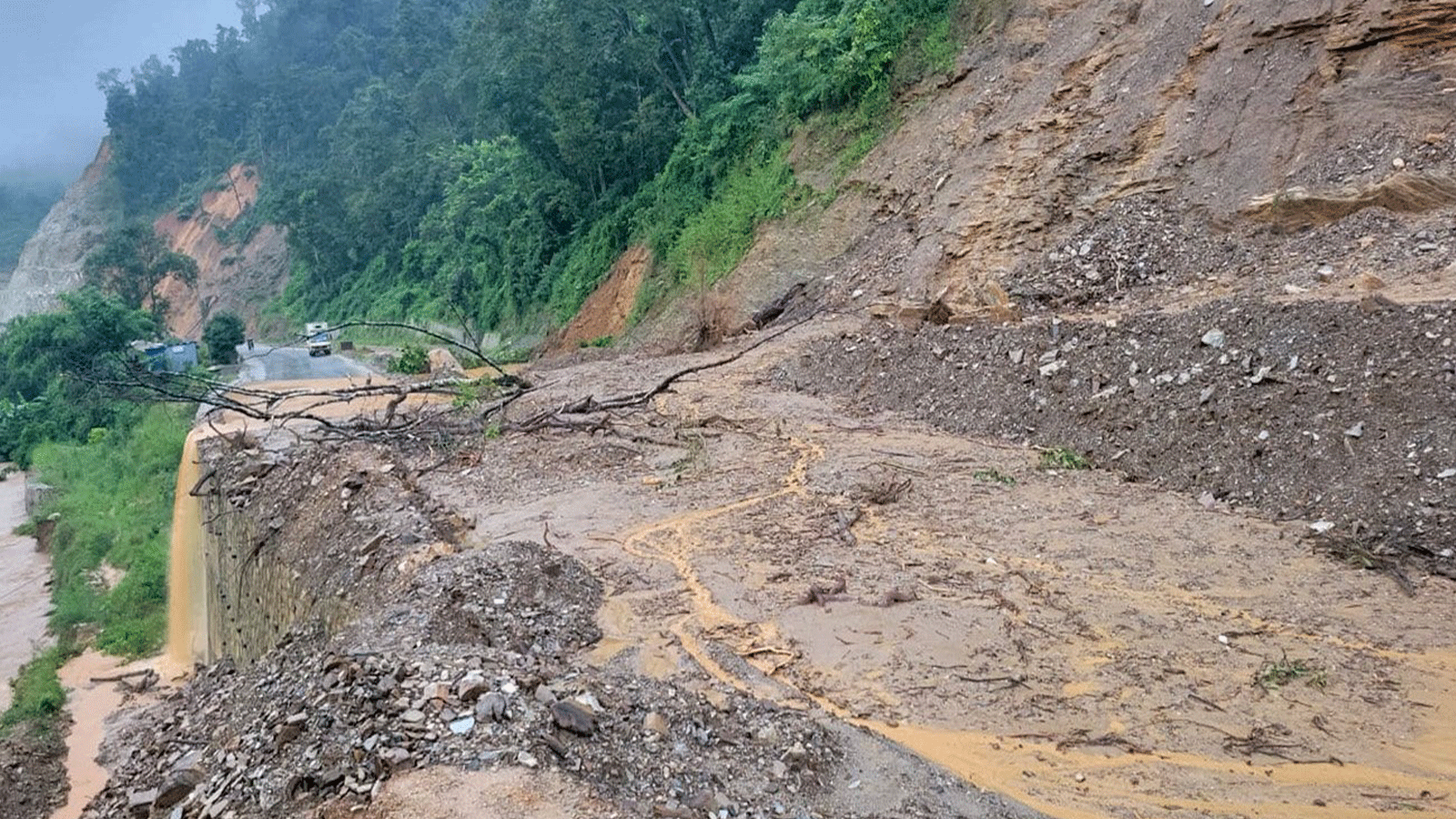 देशका विभिन्न ६ सडकखण्ड पूर्ण रूपमा अवरुद्ध, ११ आंशिक सञ्चालनमा