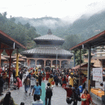 साउनको दोस्रो सोमबार डोलेश्वर महादेवमा श्रद्धालुको घुइँचो