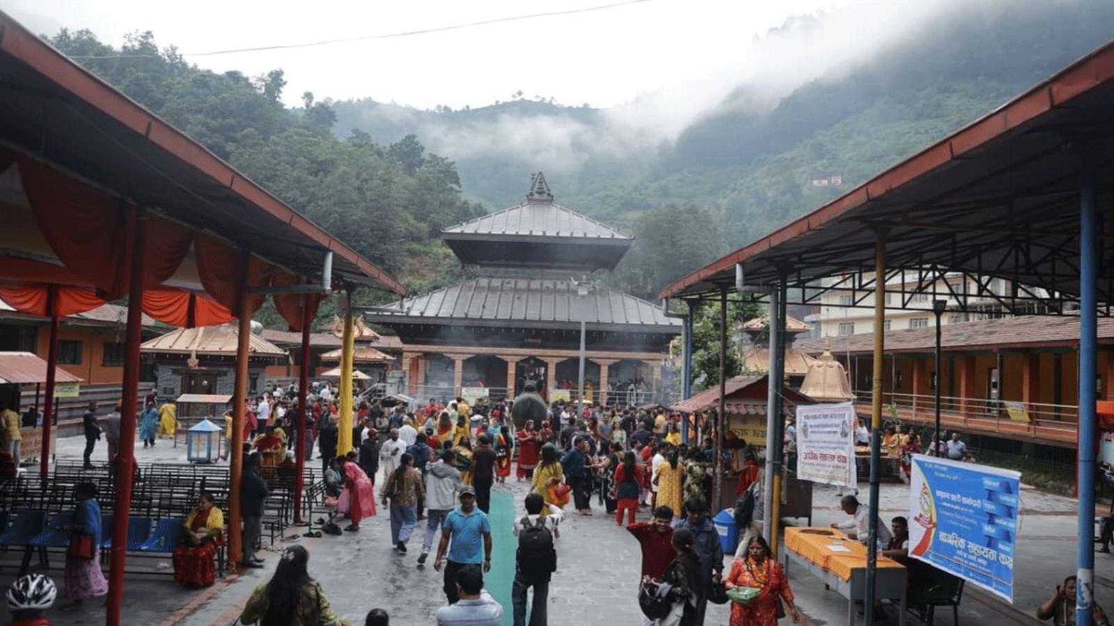 साउनको दोस्रो सोमबार डोलेश्वर महादेवमा श्रद्धालुको घुइँचो साउनको दोस्रो सोमबार डोलेश्वर महादेवमा श्रद्धालुको घुइँचो