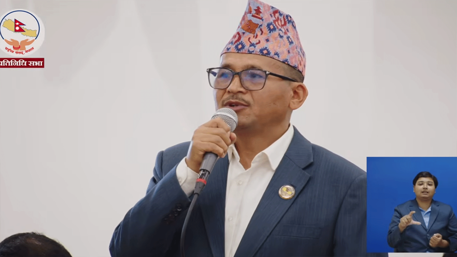 मिडियाको गेटमा तेर्स्याइएको गाडीलाई ५ सय जरिवाना लिएर छाडेकोप्रति नेकपाको आपत्ति मिडियाको गेटमा तेर्स्याइएको गाडीलाई ५ सय जरिवाना लिएर छाडेकोप्रति नेकपाको आपत्ति