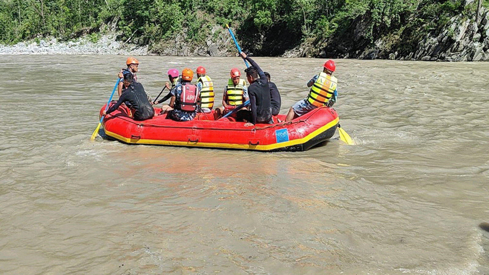 १२ दिन बित्यो तर भेटिएन कर्णाली नदीमा बेपत्ता गाडी र सहचालक, फर्कियो खोजी टोली १२ दिन बित्यो तर भेटिएन कर्णाली नदीमा बेपत्ता गाडी र सहचालक, फर्कियो खोजी टोली