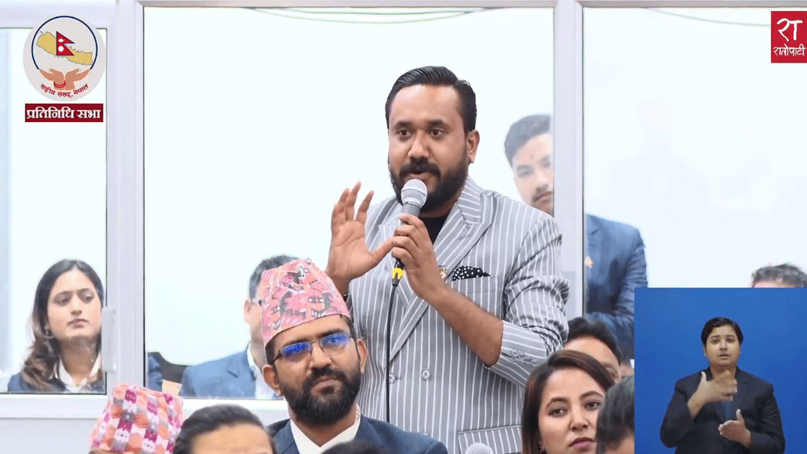 तेल लगाएर होइन नेल लगाएर आएका हौँ, सङ्घर्ष कति बेला गर्ने थाहा छ : खगेन्द्र सुनार