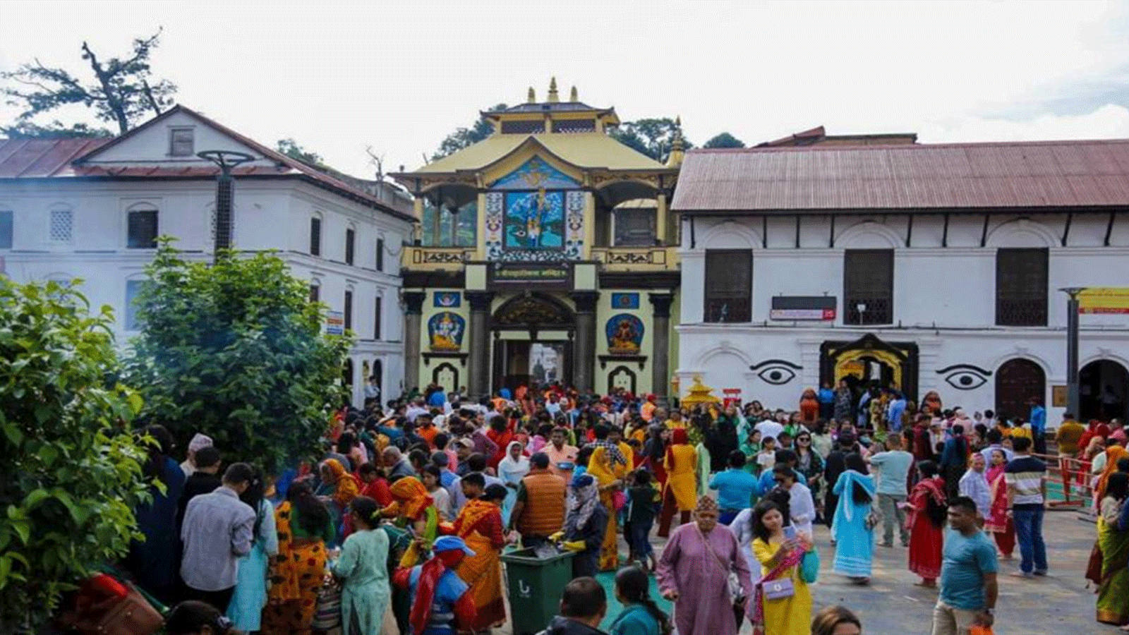 आज साउनको पहिलो सोमबार, देशभरका शिवालयमा भक्तजनको घुइँचो आज साउनको पहिलो सोमबार, देशभरका शिवालयमा भक्तजनको घुइँचो