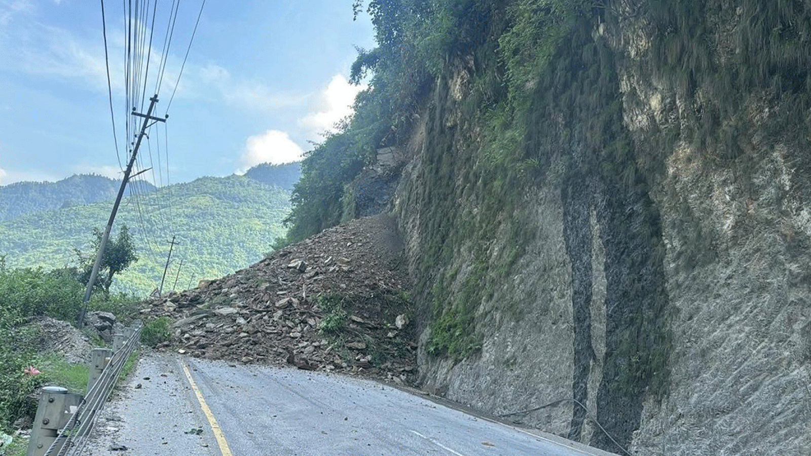 मुग्लिन–नारायणगढ सडकमा लेन अनुसाशन कायम गर्न चालकलाई आग्रह