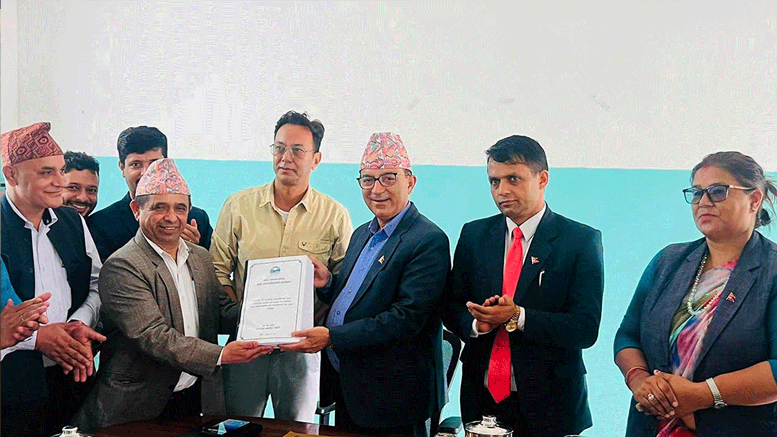 पोखराको आधुनिक बसपार्क निर्माण प्रक्रिया अघि बढ्यो, ६२७ पृष्ठको अध्ययन प्रतिवेदन बुझाइयो पोखराको आधुनिक बसपार्क निर्माण प्रक्रिया अघि बढ्यो, ६२७ पृष्ठको अध्ययन प्रतिवेदन बुझाइयो