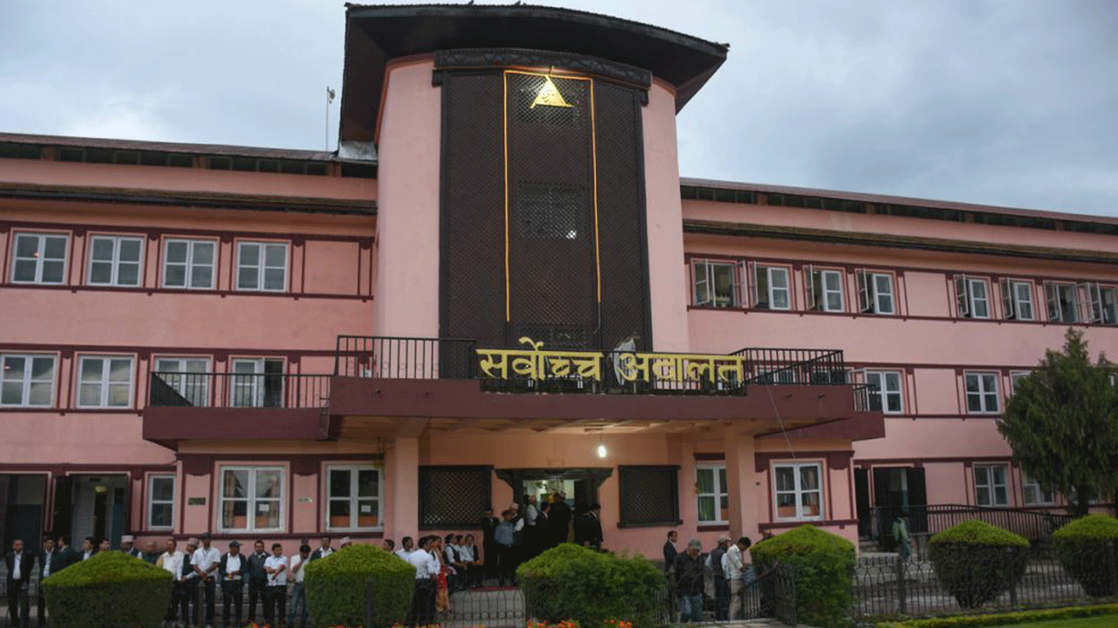स्वकीय सचिव राख्न दिने सरकारको निर्णयविरुद्ध सर्वोच्च अदालतमा दुई रिट निवेदन दर्ता