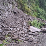 भारी वर्षा र पहिरोका कारण देशका विभिन्न राजमार्ग अवरुद्ध