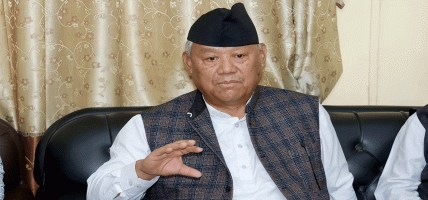 गृहमन्त्री निकट संस्थालाई मात्रै राहत वितरण गर्न दिएको भन्दै आङ्देम्बेले उठाए प्रश्न