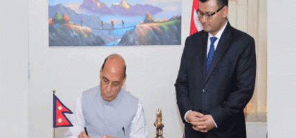 नेपाली दूतावास पुगेर भारतका रक्षामन्त्रीले भने, ‘सुख दुःखको साथी हौं, उद्धारमा सघाउँछौं’