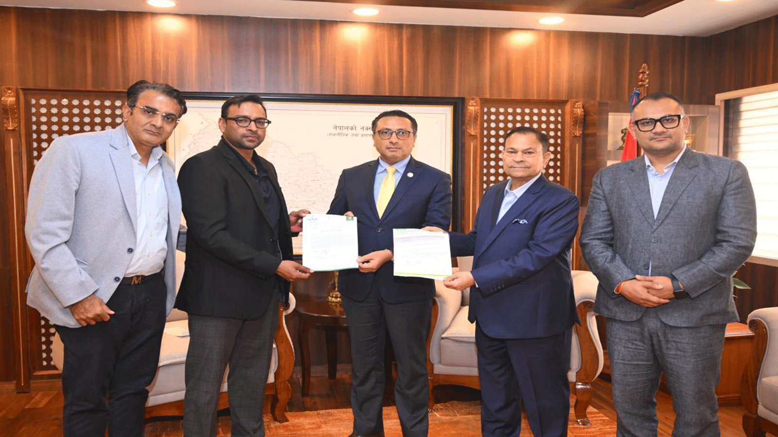 शिवम् सिमेन्टद्वारा २१ लाख राहत प्रदान, पुनर्निर्माणका लागि ११ हजार बोरा सिमेन्ट