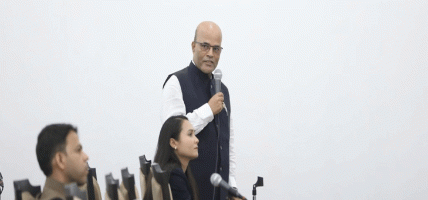 सांसद सिंहको प्रश्न : मधेसमा हजारौँ प्रहरी पठाउन बजेट हुने, शिक्षक पठाउन किन नहुने ?
