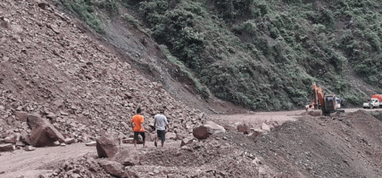 पहिरोपछि अवरुद्ध बुटवल–पाल्पा सडक एकतर्फी सञ्चालनमा