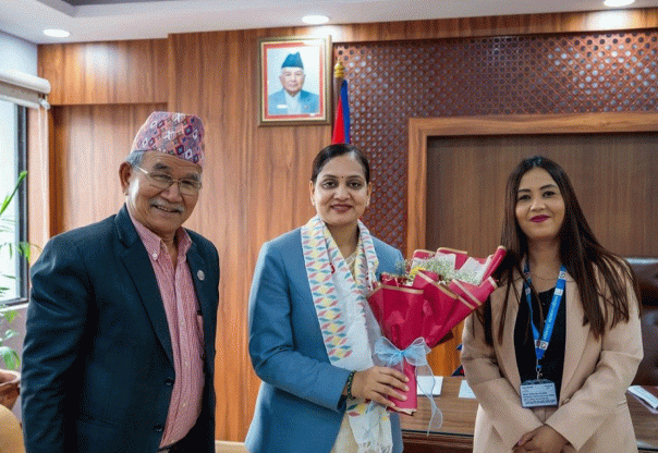 स्वास्थ्य तथा खाद्य स्वच्छता मन्त्री निशा मेहता र ललितपुर महानगरपालिकाका प्रमुख चिरिबाबु महर्जनबीच भेटवार्ता