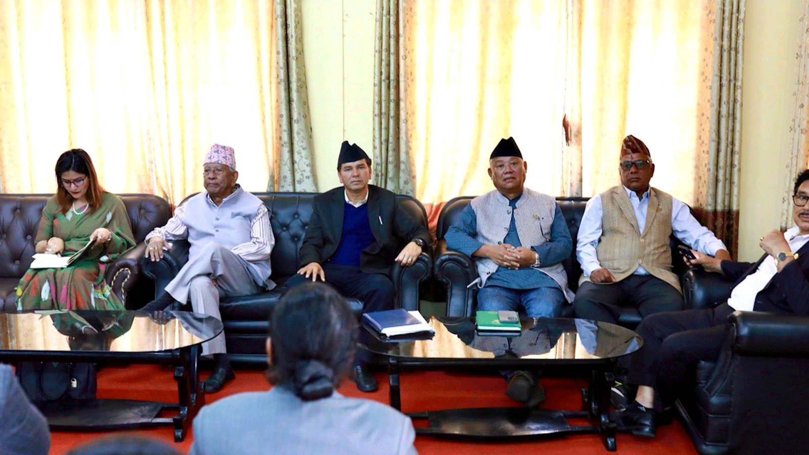 नेपाली कांग्रेस संसदीय दलको बैठक बस्दै