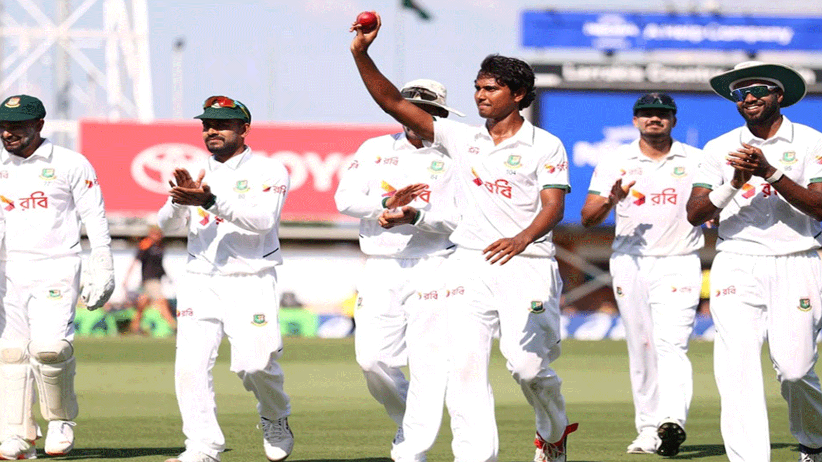डार्विनमा अस्ट्रेलिया र बंगलादेशबीचको दुई खेलको टेस्ट सिरिजको पहिलो खेल जारी