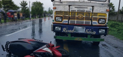 कैलालीमा ट्रकसँग ठोक्किँदा स्कुटर चालकको मृत्यु