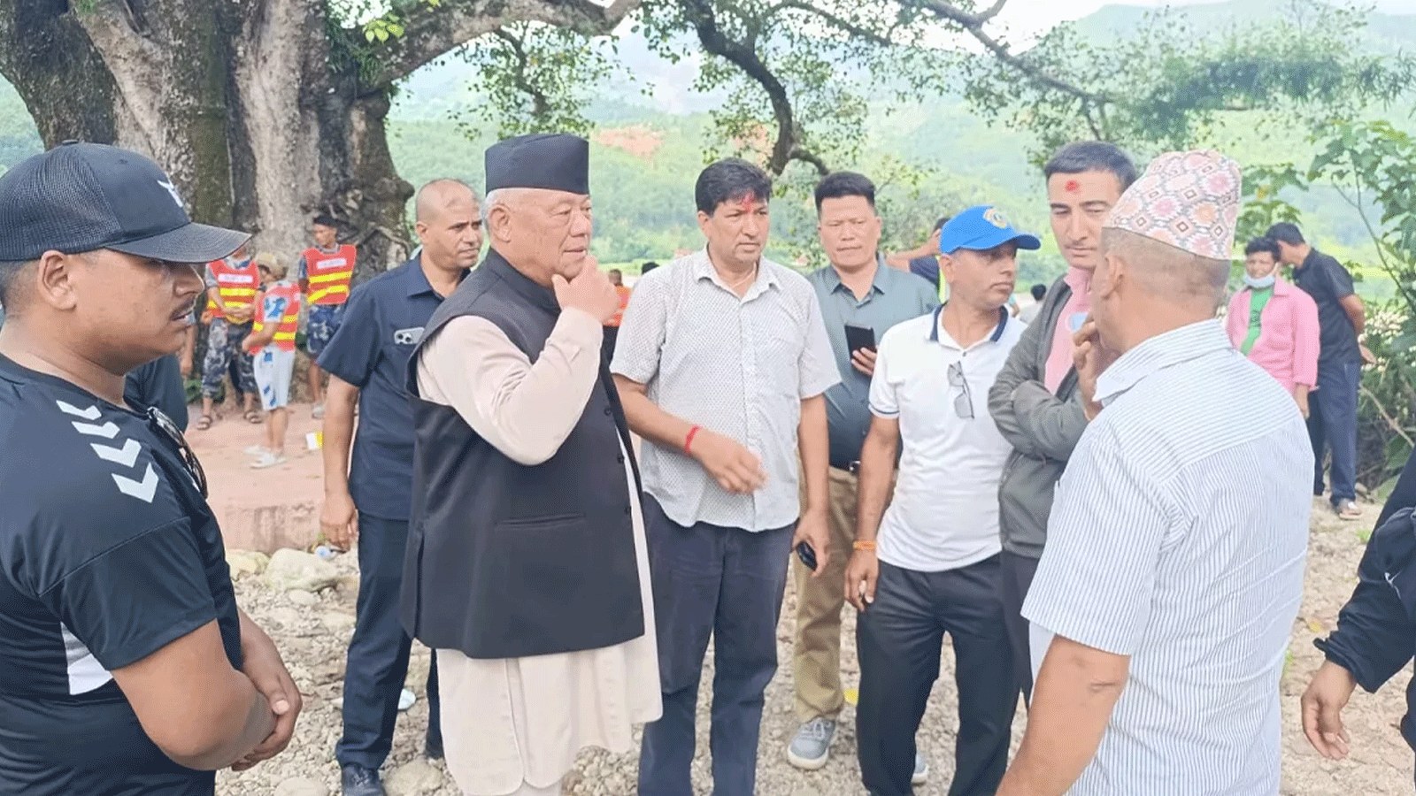 उद्धार कार्य तीव्र पार्न गृहमन्त्री गुरुङलाई आङ्देम्बेकाे सुझाव उद्धार कार्य तीव्र पार्न गृहमन्त्री गुरुङलाई आङ्देम्बेकाे सुझाव
